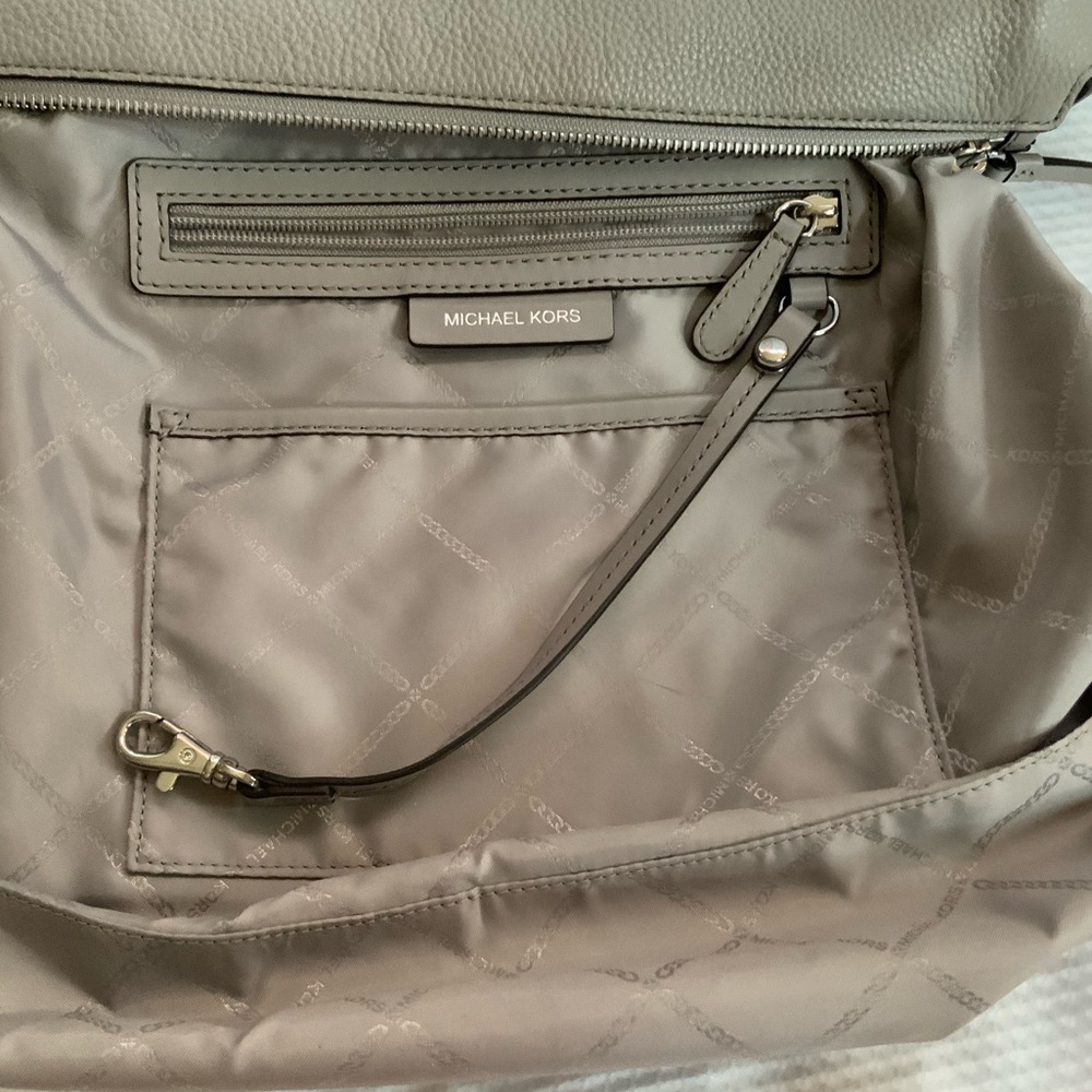 Michael Kors Pebble Leather Large Crosby - Picture 15 of 16